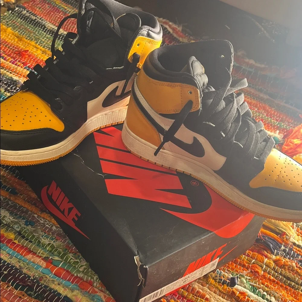 Yellow Toe Jordan’s 1s sz 6.5Y